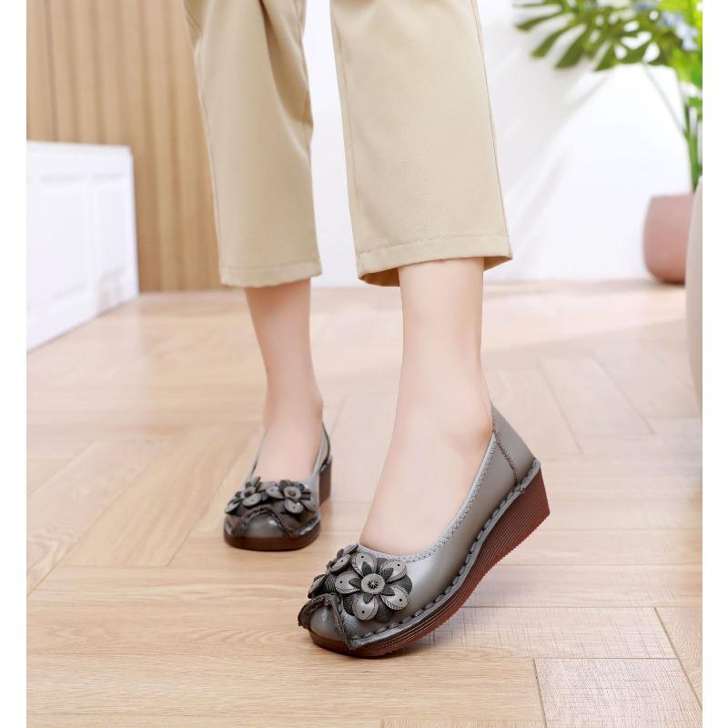 New mother shoes are comfortable, the first layer of cowhide slope heel, beef tendon sole, soft sole, shallow mouth single shoes for women 41
New mother shoes are comfortable, the first layer of cowhide slope heel, beef tendon sole, soft sole, shallow mouth single shoes for women 41
