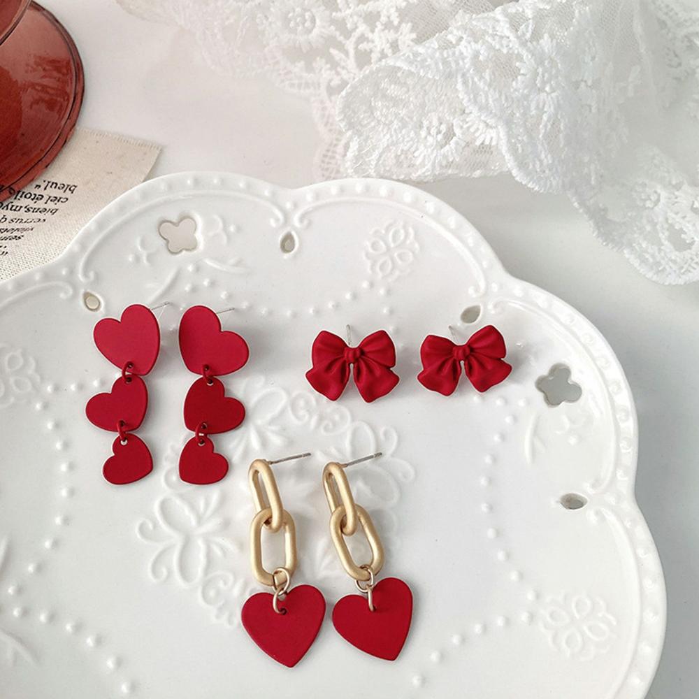 Модные корейские женские подарочные серьги из смолы с красным сердцем Chain earrings
Модные корейские женские подарочные серьги из смолы с красным сердцем Chain earrings