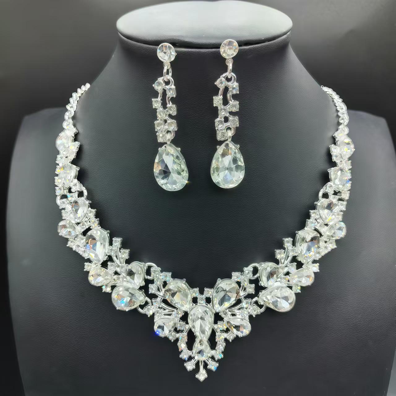 Элегантный европейский и американский свадебный набор ожерелий - Свадебные ювелирные аксессуары из двух частей
Элегантный европейский и американский свадебный набор ожерелий - Свадебные ювелирные аксессуары из двух частей