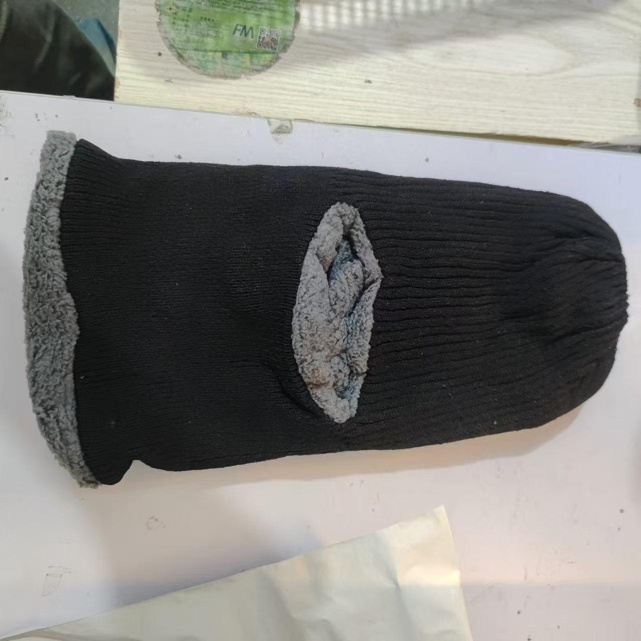 Треугольная вязаная шерстяная шапка для мужчин - на бархатной подкладке, утолщенная, теплая, морозостойкая, в корейском стиле, осенне-зимняя велосипедная кепка-пуловер Face-revealing hat, One Size чёрный
Треугольная вязаная шерстяная шапка для мужчин - на бархатной подкладке, утолщенная, теплая, морозостойкая, в корейском стиле, осенне-зимняя велосипедная кепка-пуловер Face-revealing hat, One Size чёрный