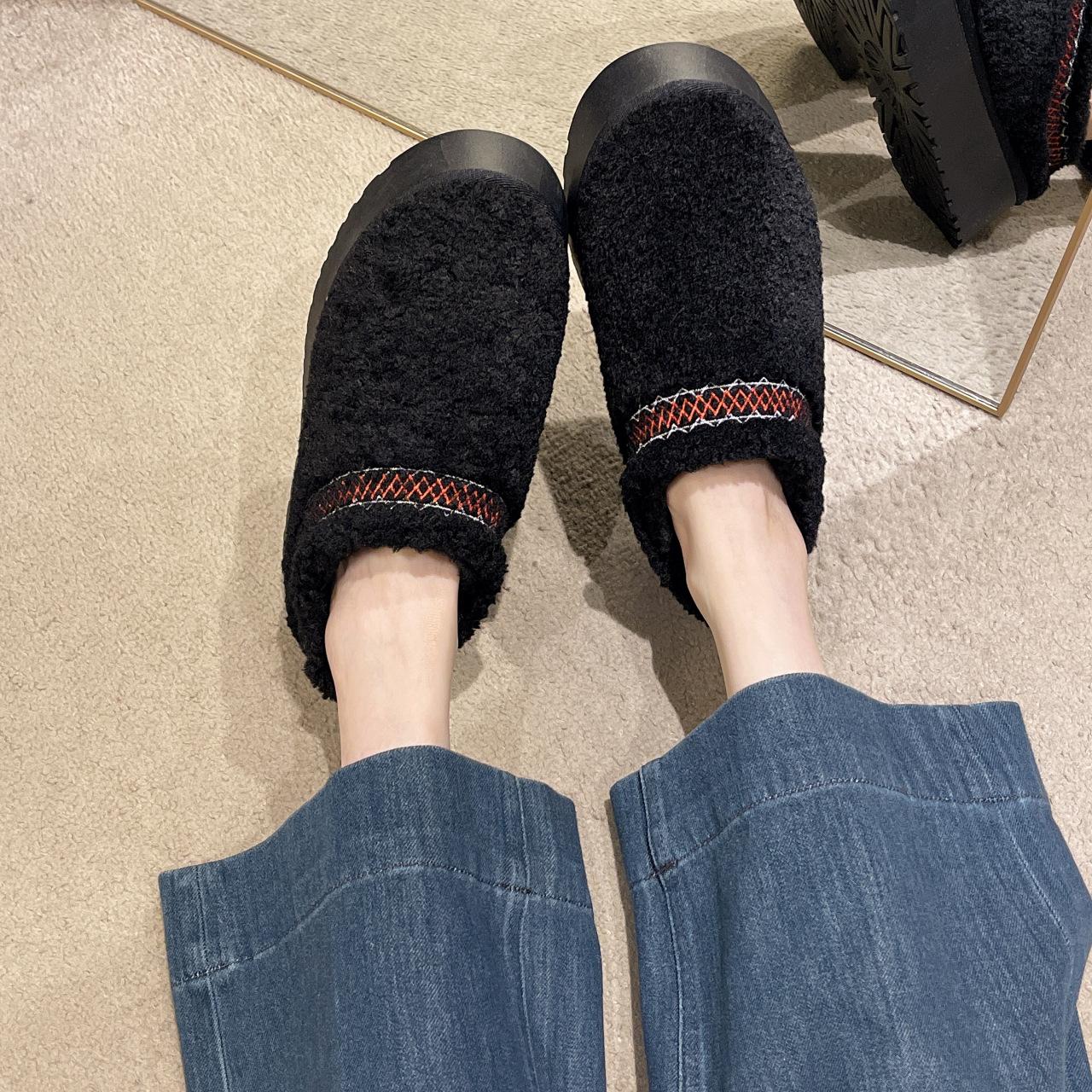Thick-soled curly hairy casual lazy shoes women s 2025 autumn and winter new Korean version bag head half slippers velvet cotton drag women 35
Thick-soled curly hairy casual lazy shoes women s 2025 autumn and winter new Korean version bag head half slippers velvet cotton drag women 35