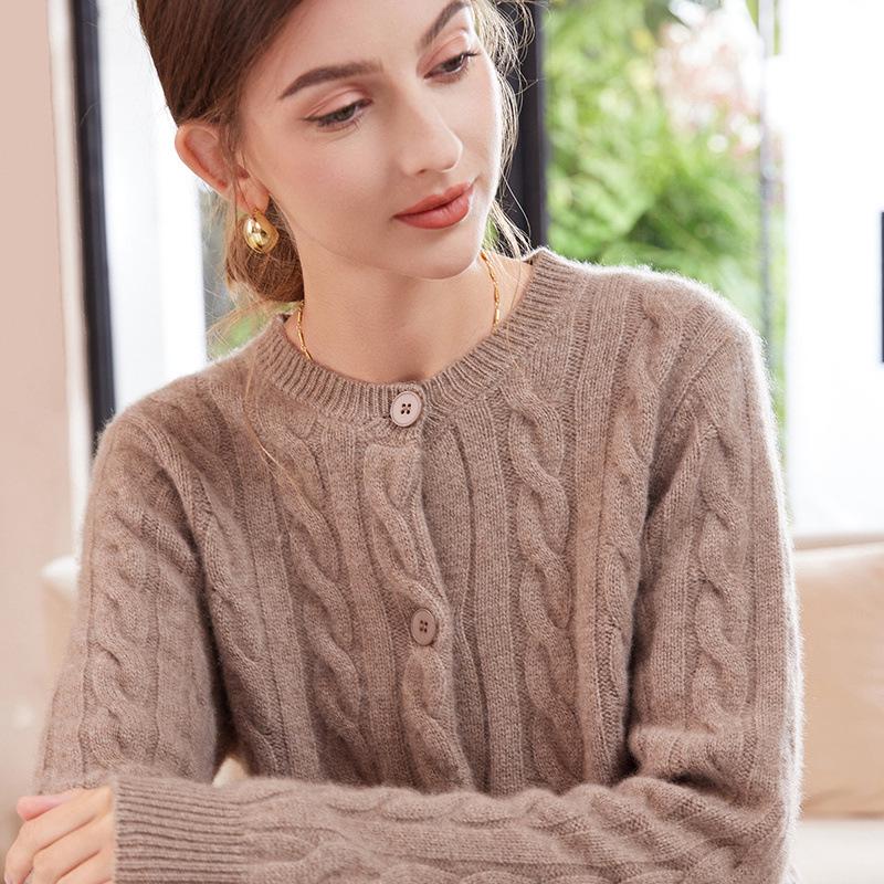 Женский кашемировый кардиган в корейском стиле: Осень/Зима Толстая Вязаная Коса, Круглый Вырез, Приталенный Свитер на Пуговицах L (suitable for 110-130 jin)
Женский кашемировый кардиган в корейском стиле: Осень/Зима Толстая Вязаная Коса, Круглый Вырез, Приталенный Свитер на Пуговицах L (suitable for 110-130 jin)