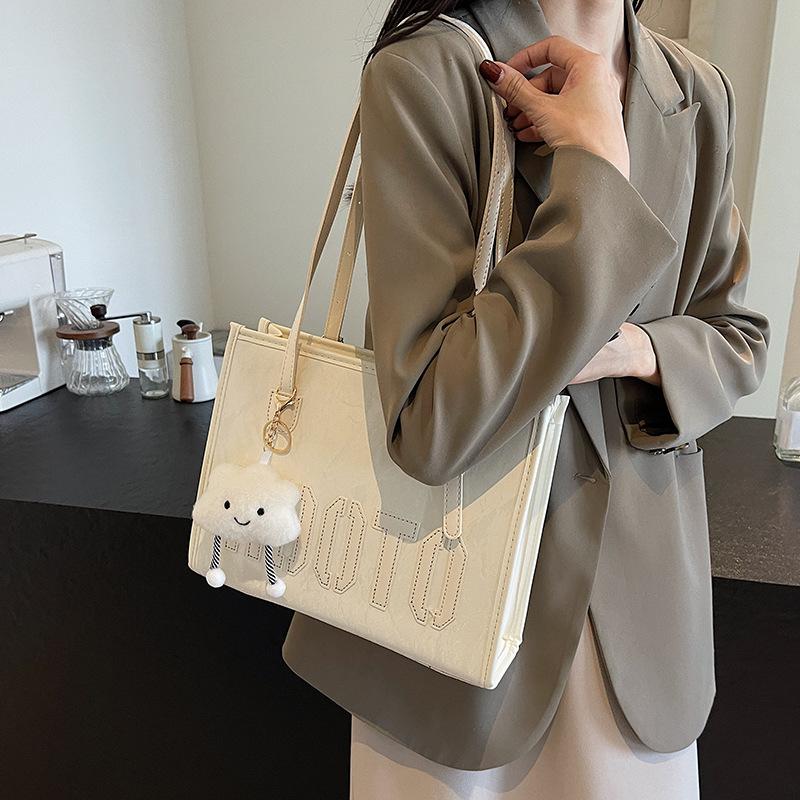 Popular retro big bag women 2025 new fashion letter tote bag large capacity commuter bag shoulder bag 30*10*24 бежевый
Popular retro big bag women 2025 new fashion letter tote bag large capacity commuter bag shoulder bag 30*10*24 бежевый