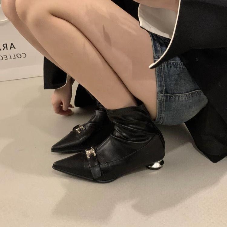 French and ankle boots women s boots 2025 autumn and winter new small fragrant temperament pointed short boots low heel elastic thin boots 40
French and ankle boots women s boots 2025 autumn and winter new small fragrant temperament pointed short boots low heel elastic thin boots 40