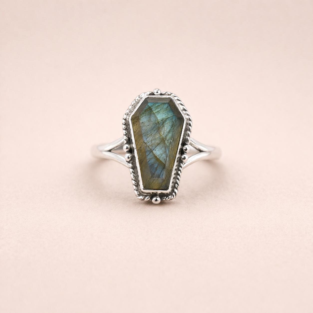 Labradorite Coffin Shape Gemstone Ring, 925 Sterling Silver Jewelry, Minimalist Boho Handmade Ring 4 серебряный
Labradorite Coffin Shape Gemstone Ring, 925 Sterling Silver Jewelry, Minimalist Boho Handmade Ring 4 серебряный