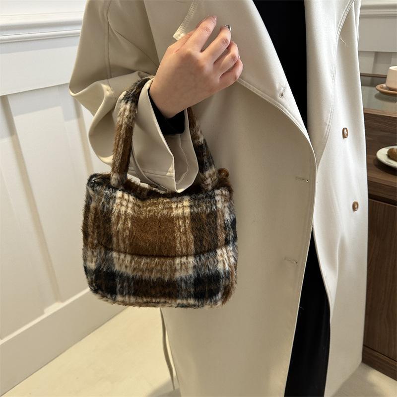 Large capacity fashion bag new 2025 spring feeling plush tote bag shoulder bag білий
Large capacity fashion bag new 2025 spring feeling plush tote bag shoulder bag білий