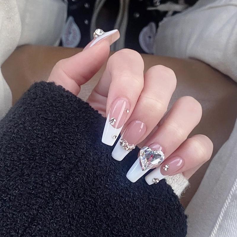 Wearable Medium Length White French Nail Art with Super Flash Diamond and Glass Peach Heart Stickers Handmade M Size #10pcs/Bag
Wearable Medium Length White French Nail Art with Super Flash Diamond and Glass Peach Heart Stickers Handmade M Size #10pcs/Bag