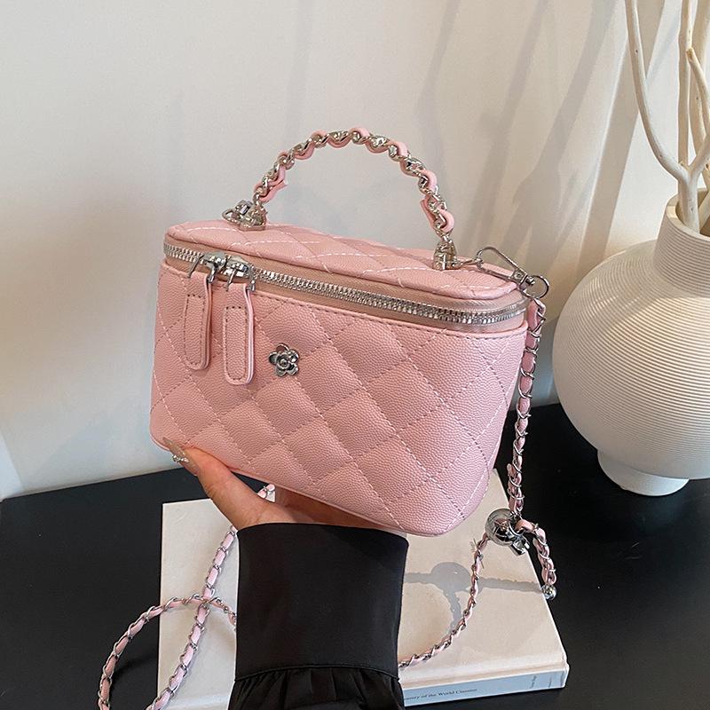 2025 Trendy Women s Diamond Pattern Crossbody Bag - High-Quality Embroidery, Chain Shoulder Strap, Small Square Design One Size рожевий
2025 Trendy Women s Diamond Pattern Crossbody Bag - High-Quality Embroidery, Chain Shoulder Strap, Small Square Design One Size рожевий