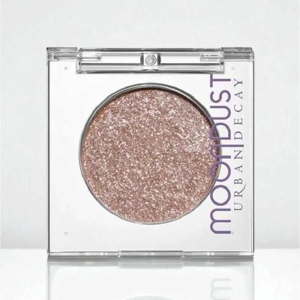 Urban Decay Moondust Eyeshadow Space Cowboy
Urban Decay Moondust Eyeshadow Space Cowboy