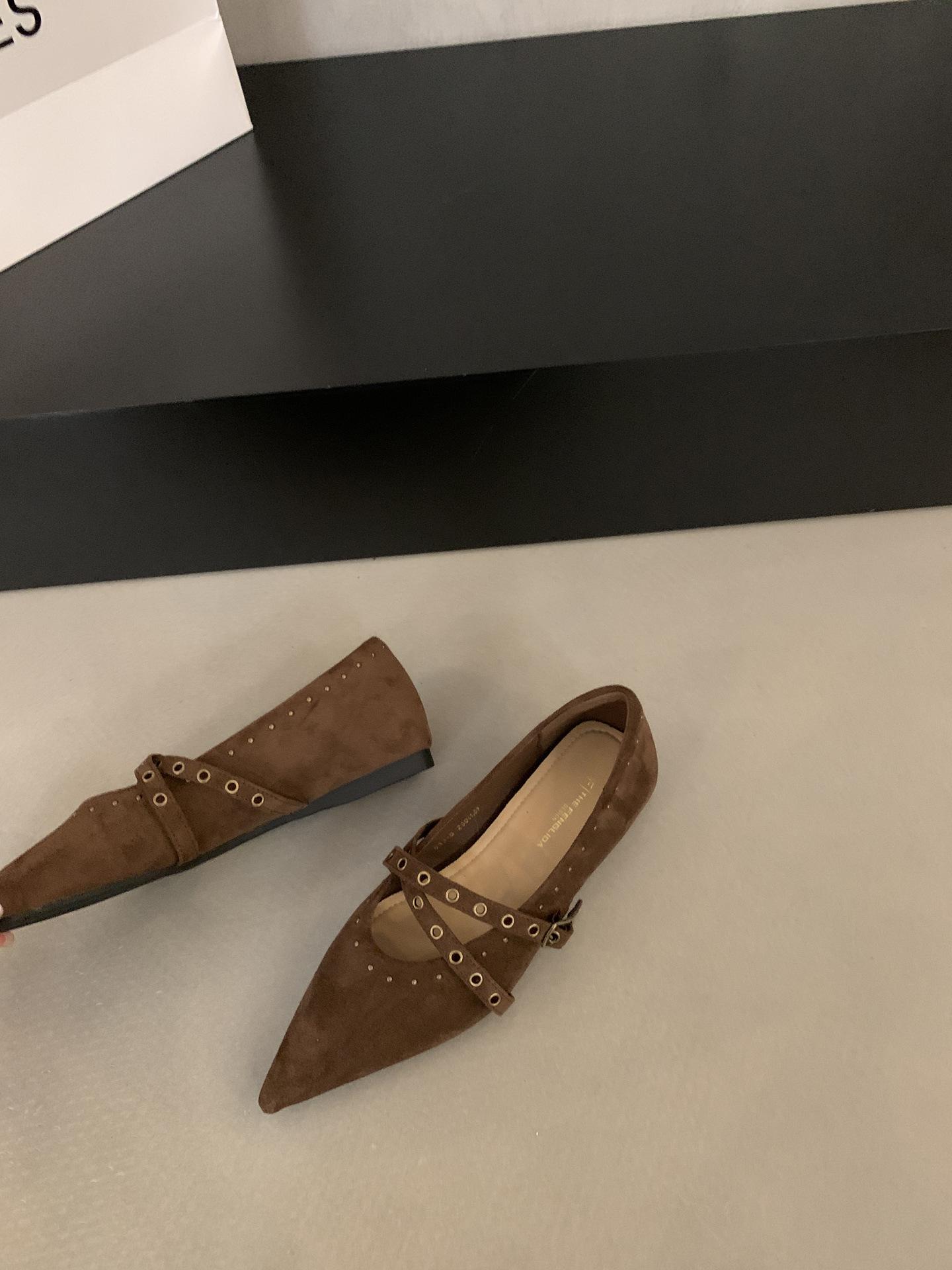 FengLiDa inner height increase pointed Mary Jane shoes women s 2025 autumn new suede rivet belt buckle shallow single shoes 39
FengLiDa inner height increase pointed Mary Jane shoes women s 2025 autumn new suede rivet belt buckle shallow single shoes 39