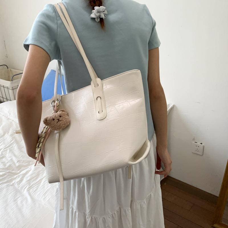 Tote bag women s 2025 summer new trendy fashion simple casual portable large bag shoulder bag
Tote bag women s 2025 summer new trendy fashion simple casual portable large bag shoulder bag
