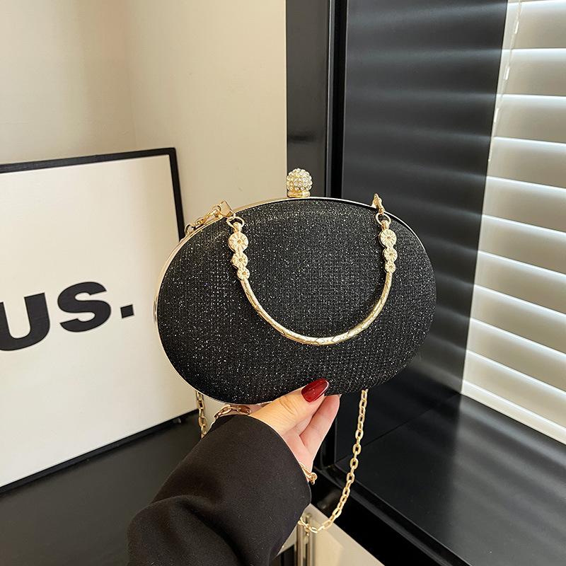 Chain box small bag 2026 new textured metal dinner bag simple hard shell women s messenger bag чорний
Chain box small bag 2026 new textured metal dinner bag simple hard shell women s messenger bag чорний