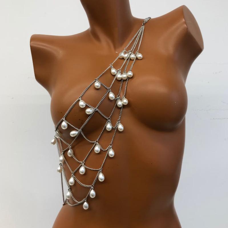 European & American Style Metal Chain Pearl Pendant Hollow Out Shoulder Vest Body Chain One Size срібний
European & American Style Metal Chain Pearl Pendant Hollow Out Shoulder Vest Body Chain One Size срібний