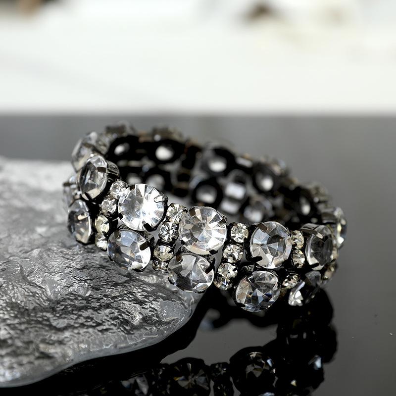 Exaggerated European-American Gemstone Alloy Bracelet: Trendy Elastic Hollowed-Out Design for Women. чёрный
Exaggerated European-American Gemstone Alloy Bracelet: Trendy Elastic Hollowed-Out Design for Women. чёрный