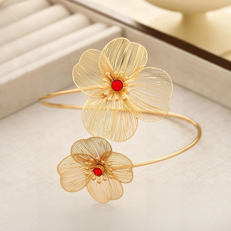European and American new arm rings, exaggerated personality, snake-shaped leaves, flowers, butterflies, starfish bracelets wholesale
European and American new arm rings, exaggerated personality, snake-shaped leaves, flowers, butterflies, starfish bracelets wholesale