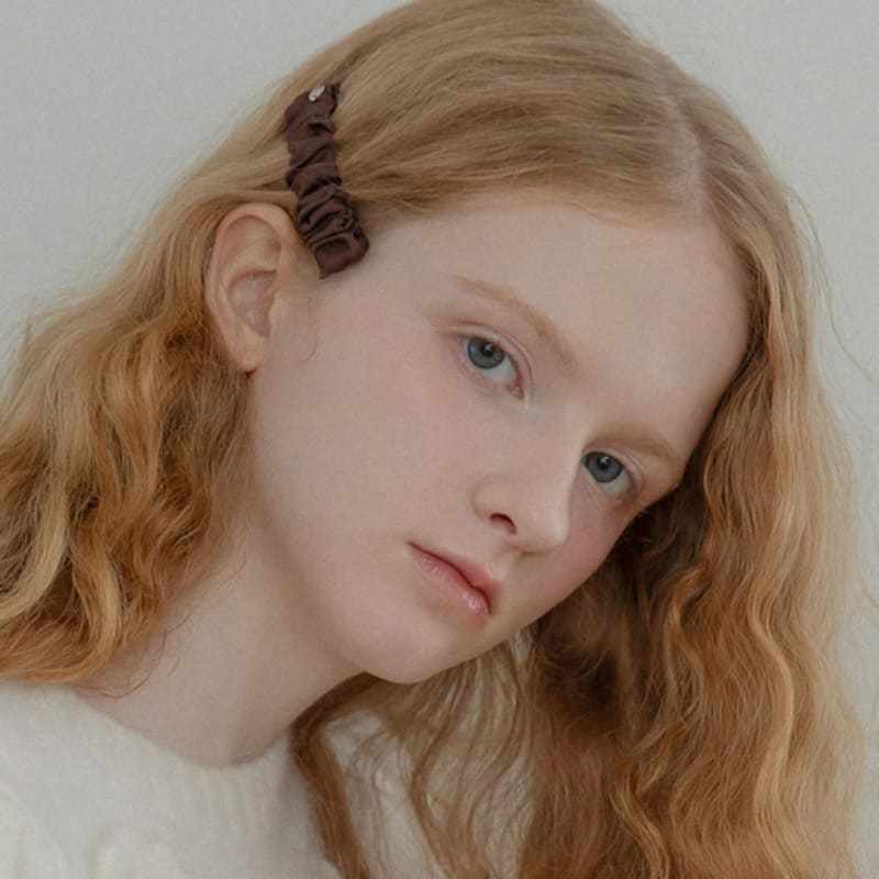 mellotory square shirring hairpin (deep brown) Deep brown
mellotory square shirring hairpin (deep brown) Deep brown