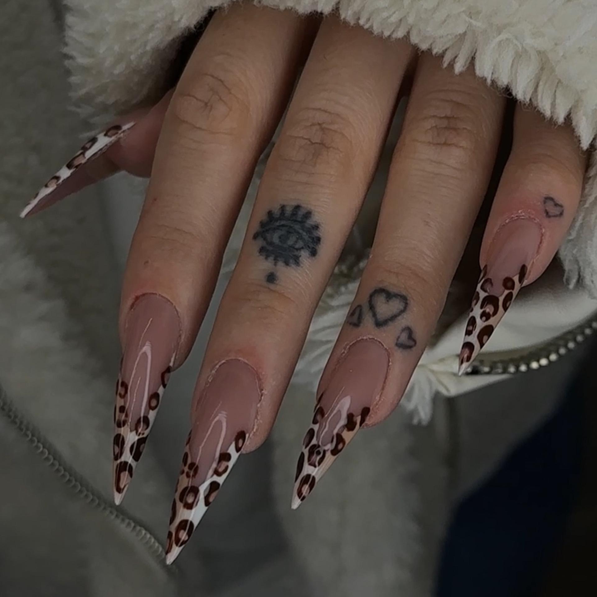 24Pcs Long Stiletto Press On Nails, Nude with Leopard Print French Tips Fake Nails for Edgy Y2K Style United States
24Pcs Long Stiletto Press On Nails, Nude with Leopard Print French Tips Fake Nails for Edgy Y2K Style United States