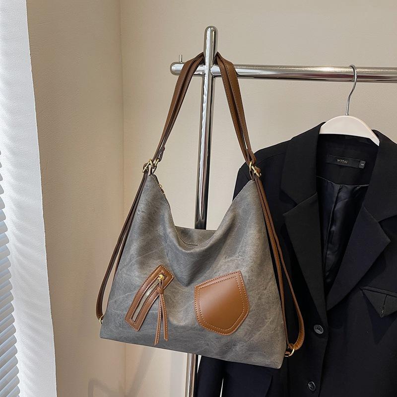 Casual commuter tote bag women s new autumn and winter shoulder messenger bag versatile large-capacity backpack
Casual commuter tote bag women s new autumn and winter shoulder messenger bag versatile large-capacity backpack