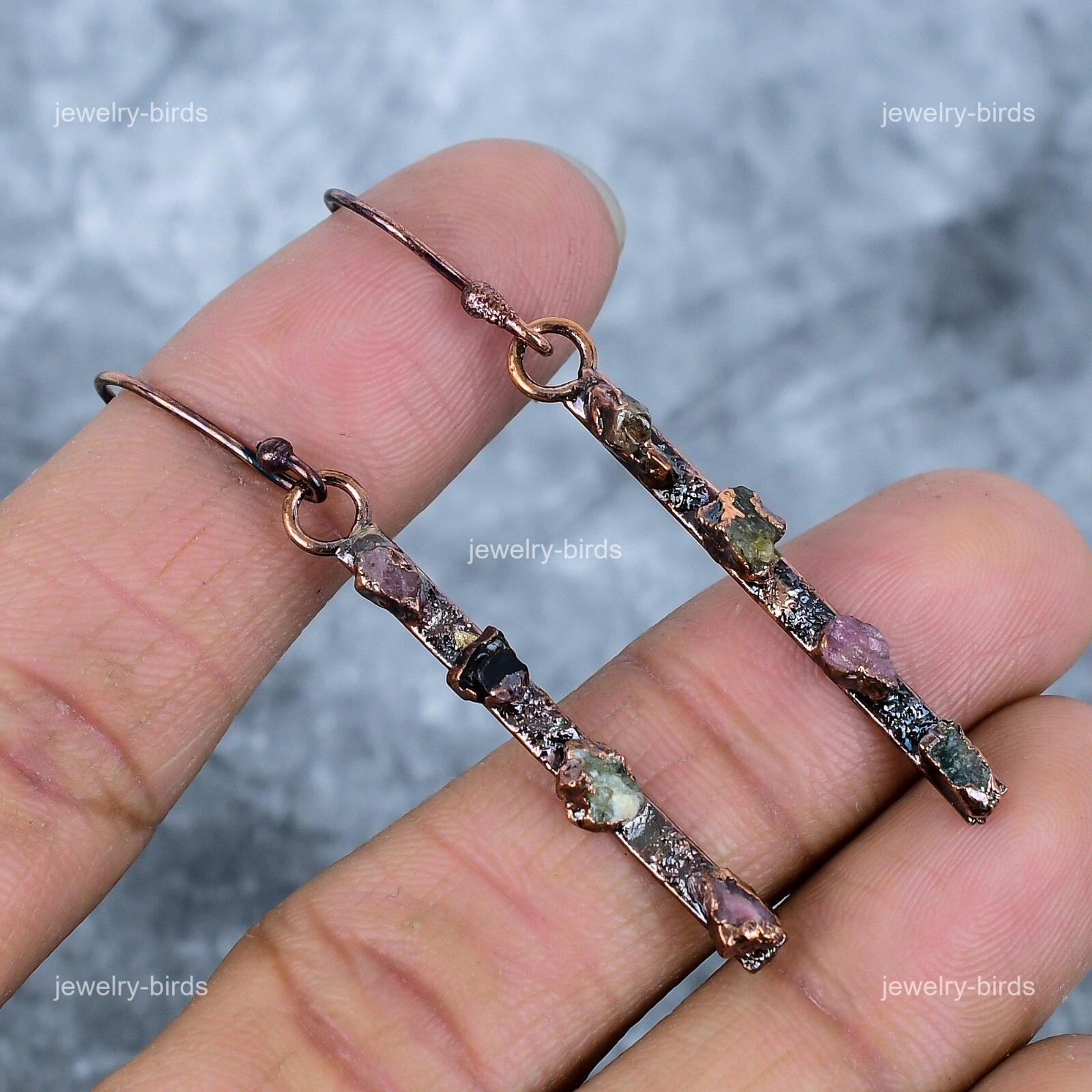 Изысканные Натуральные Мультитурмалиновые Серьги-подвески с крючками в стиле ар-деко, электроформованные, медь VP-105
Изысканные Натуральные Мультитурмалиновые Серьги-подвески с крючками в стиле ар-деко, электроформованные, медь VP-105