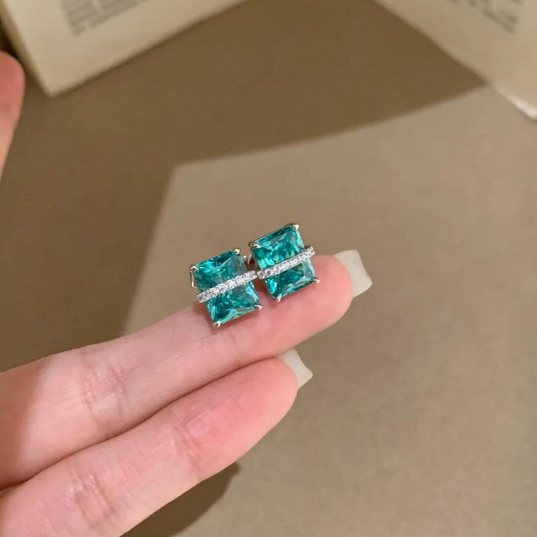 New in elegant square earings stud with light luxury and unique green crystal earrings for women suitable for daily jewelry
New in elegant square earings stud with light luxury and unique green crystal earrings for women suitable for daily jewelry