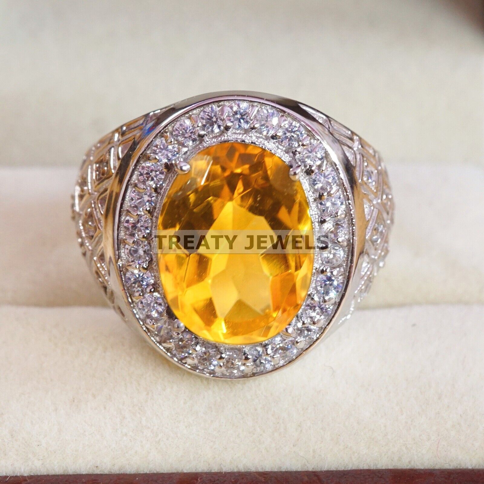 Citrine Oval Cut Gemstone With 925 Sterling Silver Ring For Men s #A930 JL375669159460 4-16 US срібний
Citrine Oval Cut Gemstone With 925 Sterling Silver Ring For Men s #A930 JL375669159460 4-16 US срібний