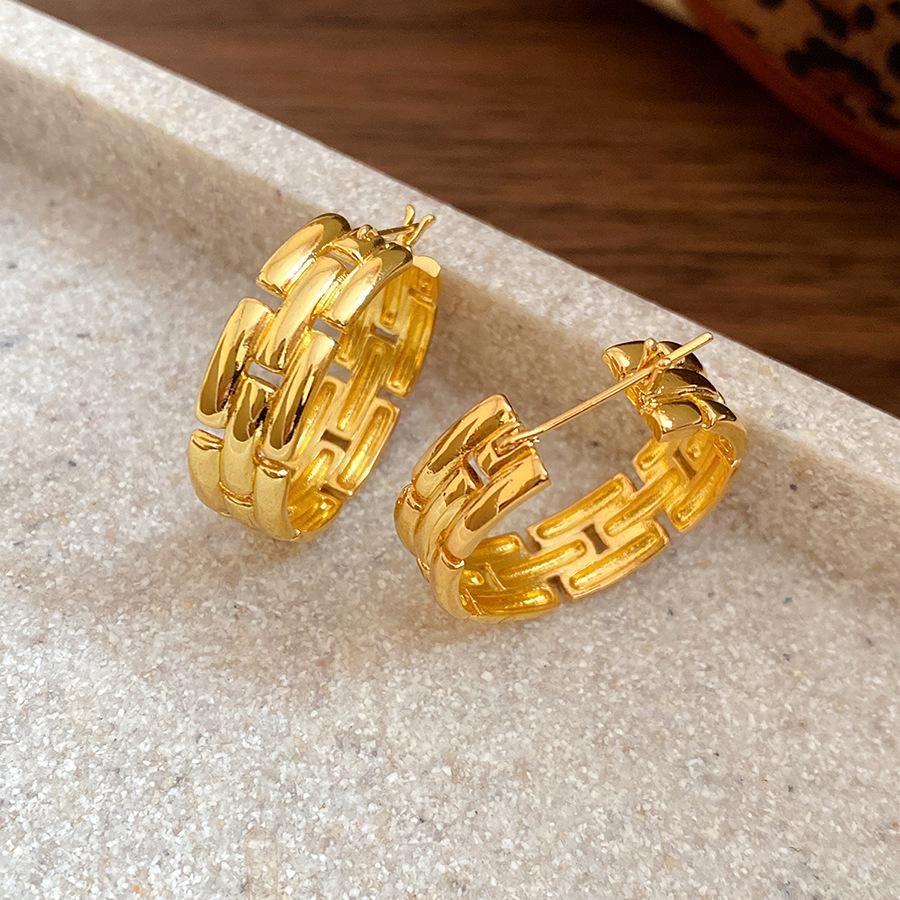 K real gold electroplated round pendant earrings retro fashion temperament earrings light luxury high-end earrings women
K real gold electroplated round pendant earrings retro fashion temperament earrings light luxury high-end earrings women