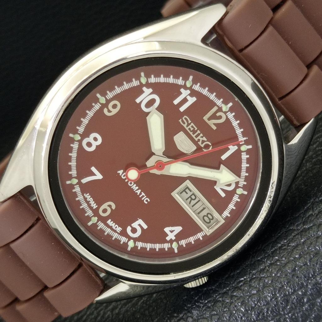 USED VINTAGE SEIKO 5 AUTOMATIC 7009A JAPAN MENS MAROON DIAL WATCH a434531-2 R121-a434531
USED VINTAGE SEIKO 5 AUTOMATIC 7009A JAPAN MENS MAROON DIAL WATCH a434531-2 R121-a434531