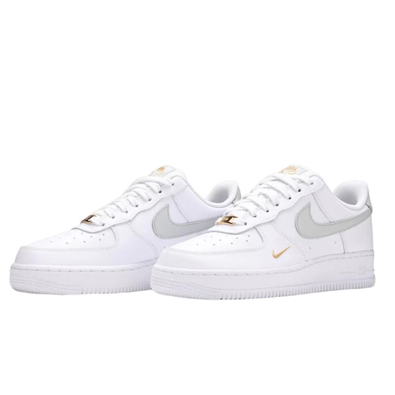 Nike WMNS Air Force 1 07 ESS Casual Shoes US Women 7.5
Nike WMNS Air Force 1 07 ESS Casual Shoes US Women 7.5