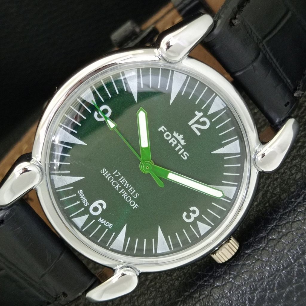 HAND-WINDING VINTAGE SWISS MENS REFURBISHED GREEN COLOR DIAL WATCH a700894-5 R205a-a700894
HAND-WINDING VINTAGE SWISS MENS REFURBISHED GREEN COLOR DIAL WATCH a700894-5 R205a-a700894