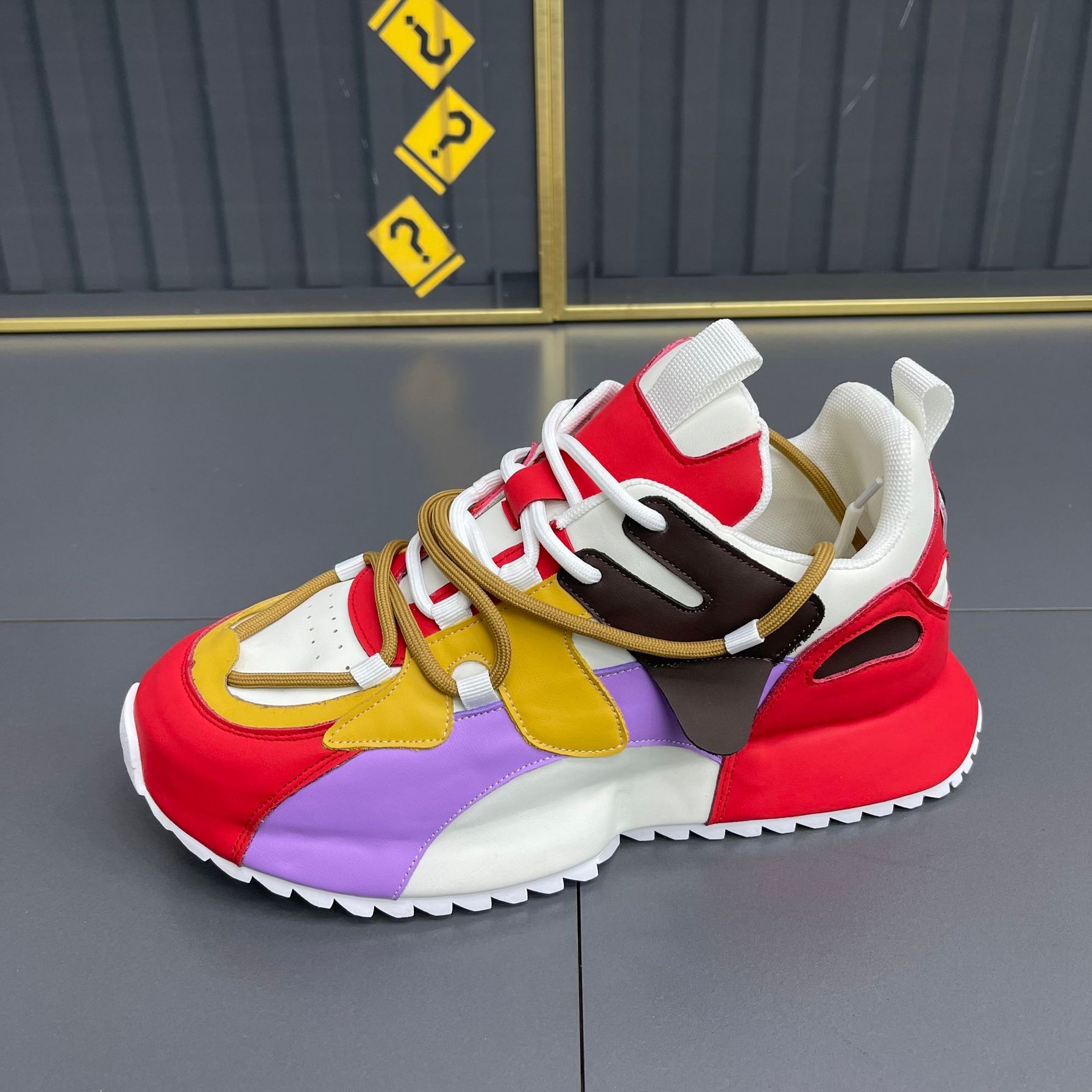 Толстые кроссовки мужские с закрытым дном, модные повседневные туфли из воловьей кожи, дышащие, с увеличенной внутренней платформой 38
Толстые кроссовки мужские с закрытым дном, модные повседневные туфли из воловьей кожи, дышащие, с увеличенной внутренней платформой 38