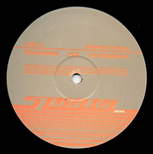 12inch Record THERMOBEE & STRATOSPHERE - Stoned Trance / Diminished Responsi STR005 Strata 2000 Netherland Dance & Electronica Used
12inch Record THERMOBEE & STRATOSPHERE - Stoned Trance / Diminished Responsi STR005 Strata 2000 Netherland Dance & Electronica Used