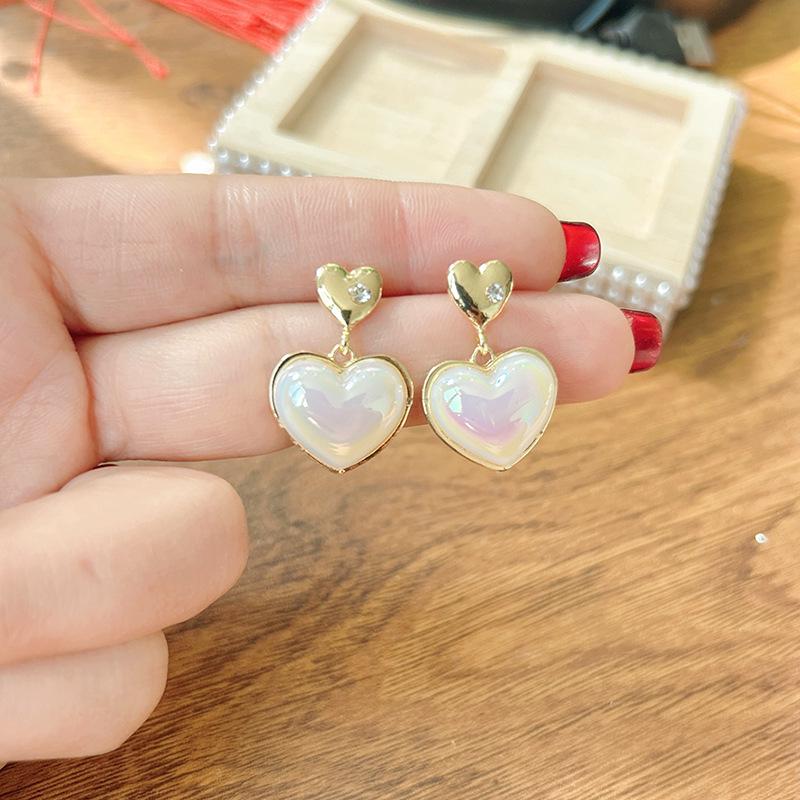 S925 Silver Love Heart Pearl Earrings - Women s Elegant French Stud Design 
S925 Silver Love Heart Pearl Earrings - Women s Elegant French Stud Design