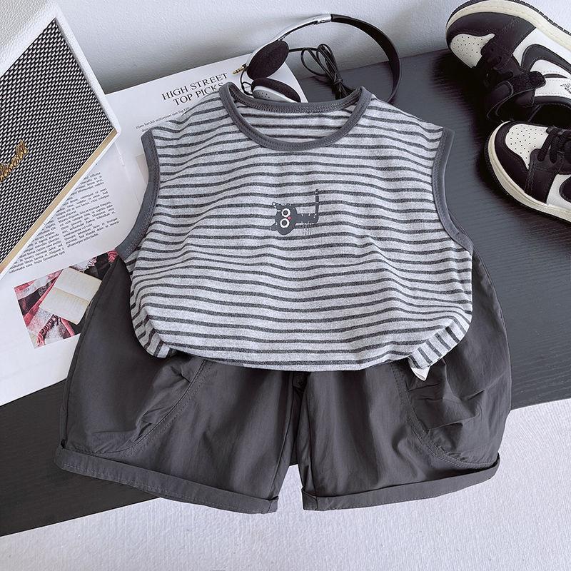 Комплект из 2 предметов для мальчиков без рукавов: серый полосатый жилет с принтом и повседневные шорты. Удобная одежда для детей 0-5 лет. S серый
Комплект из 2 предметов для мальчиков без рукавов: серый полосатый жилет с принтом и повседневные шорты. Удобная одежда для детей 0-5 лет. S серый