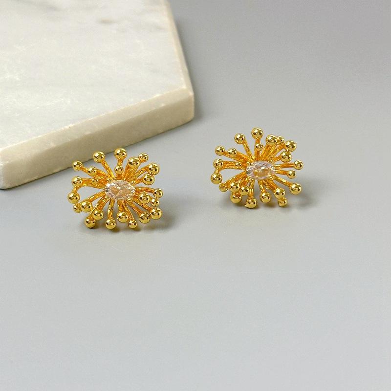 Exquisite And Simple Design Fireworks Shape Zircon Stud Earrings Fashion Temperament Earrings золотой
Exquisite And Simple Design Fireworks Shape Zircon Stud Earrings Fashion Temperament Earrings золотой
