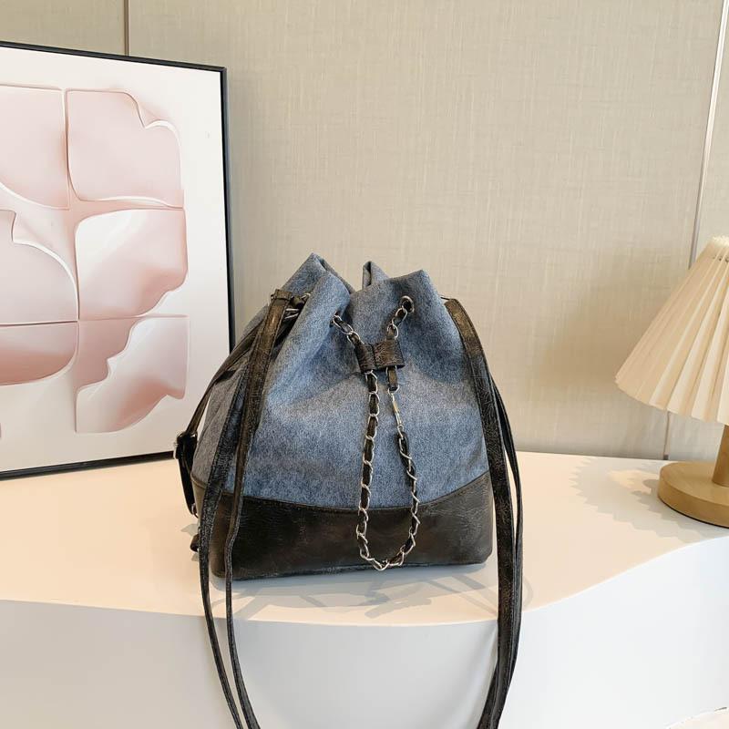 Large-capacity drawstring leisure bag 2025 is popular this year, Korean version backpack goes out, and foreign-style women s bags are popular this ye
Large-capacity drawstring leisure bag 2025 is popular this year, Korean version backpack goes out, and foreign-style women s bags are popular this ye
