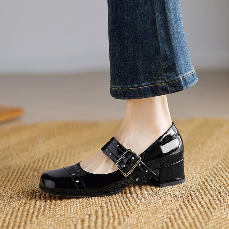 Новые удобные туфли с квадратным носком из маленькой кожи, кожаные модные туфли-лодочки на четыре сезона, женская нескользящая подошва из говяжьей кожи, мягкая подошва, лаковая кожа л 39 чёрный
Новые удобные туфли с квадратным носком из маленькой кожи, кожаные модные туфли-лодочки на четыре сезона, женская нескользящая подошва из говяжьей кожи, мягкая подошва, лаковая кожа л 39 чёрный