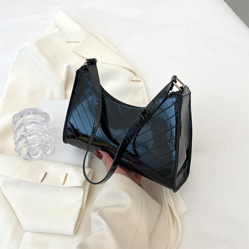 Stylish Pu Glossy Leather Stitching Handheld Tote Bag In Black Silver Gold And Fuchsia
Stylish Pu Glossy Leather Stitching Handheld Tote Bag In Black Silver Gold And Fuchsia