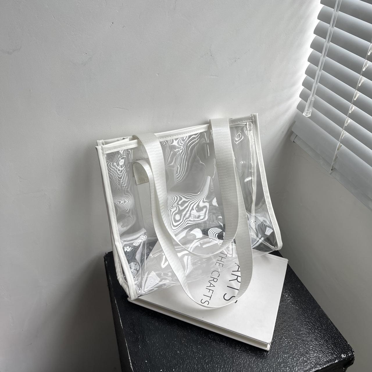 New fashion creative transparent PVC tote bag simple large capacity gift bag portable travel shoulder bag women
New fashion creative transparent PVC tote bag simple large capacity gift bag portable travel shoulder bag women