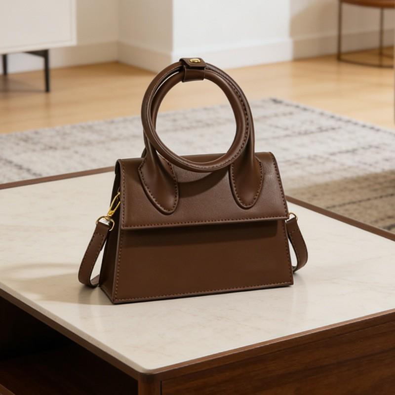 Mini Leather Chain Diagonal Straddle Bag Handbag Curl Circle Jacquemus One-shoulder 18CM x5CMx13.5CM Regular packaging with label
Mini Leather Chain Diagonal Straddle Bag Handbag Curl Circle Jacquemus One-shoulder 18CM x5CMx13.5CM Regular packaging with label