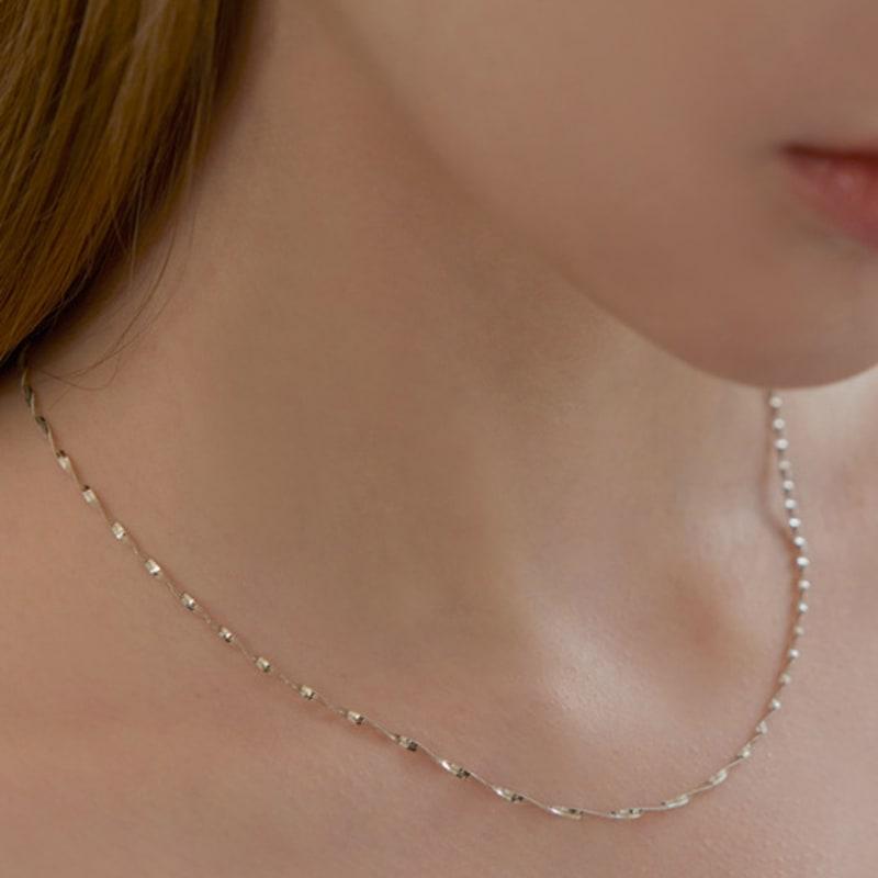 Lewe Twisted shiny chain necklace Silver
Lewe Twisted shiny chain necklace Silver