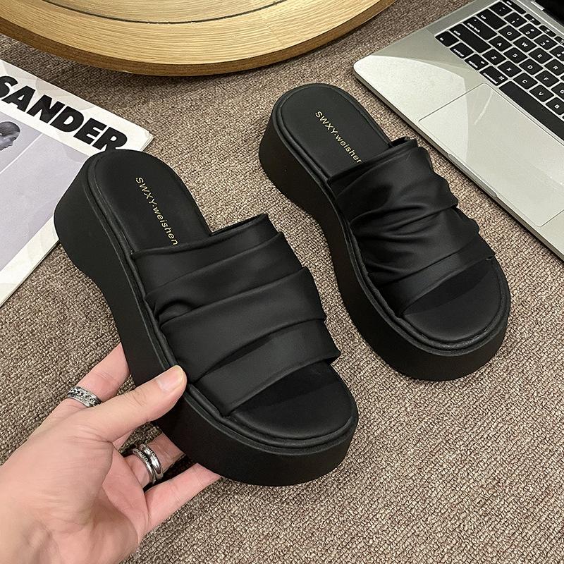Thick-bottomed heightened wrinkled leather one-word slippers women s summer wear new versatile skirt beach cool slippers 35
Thick-bottomed heightened wrinkled leather one-word slippers women s summer wear new versatile skirt beach cool slippers 35