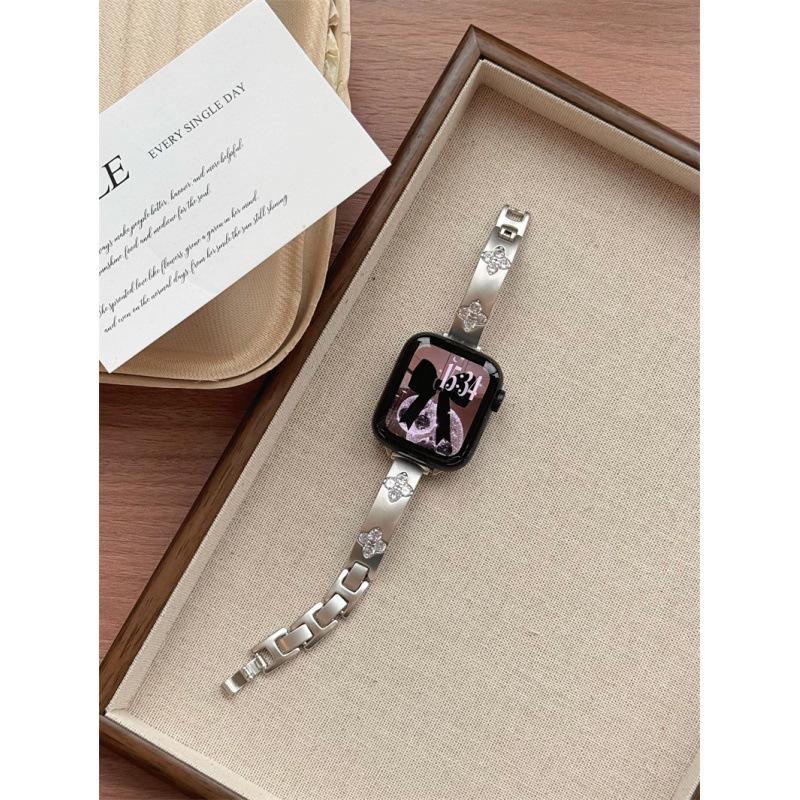 Compatible Rhinestone Four-Leaf Clover Copper Chain Strap for iWatch10, Apple Watch 987654SE, and Xiaomi. Huawei GT4-46mm колір зоряного світла
Compatible Rhinestone Four-Leaf Clover Copper Chain Strap for iWatch10, Apple Watch 987654SE, and Xiaomi. Huawei GT4-46mm колір зоряного світла