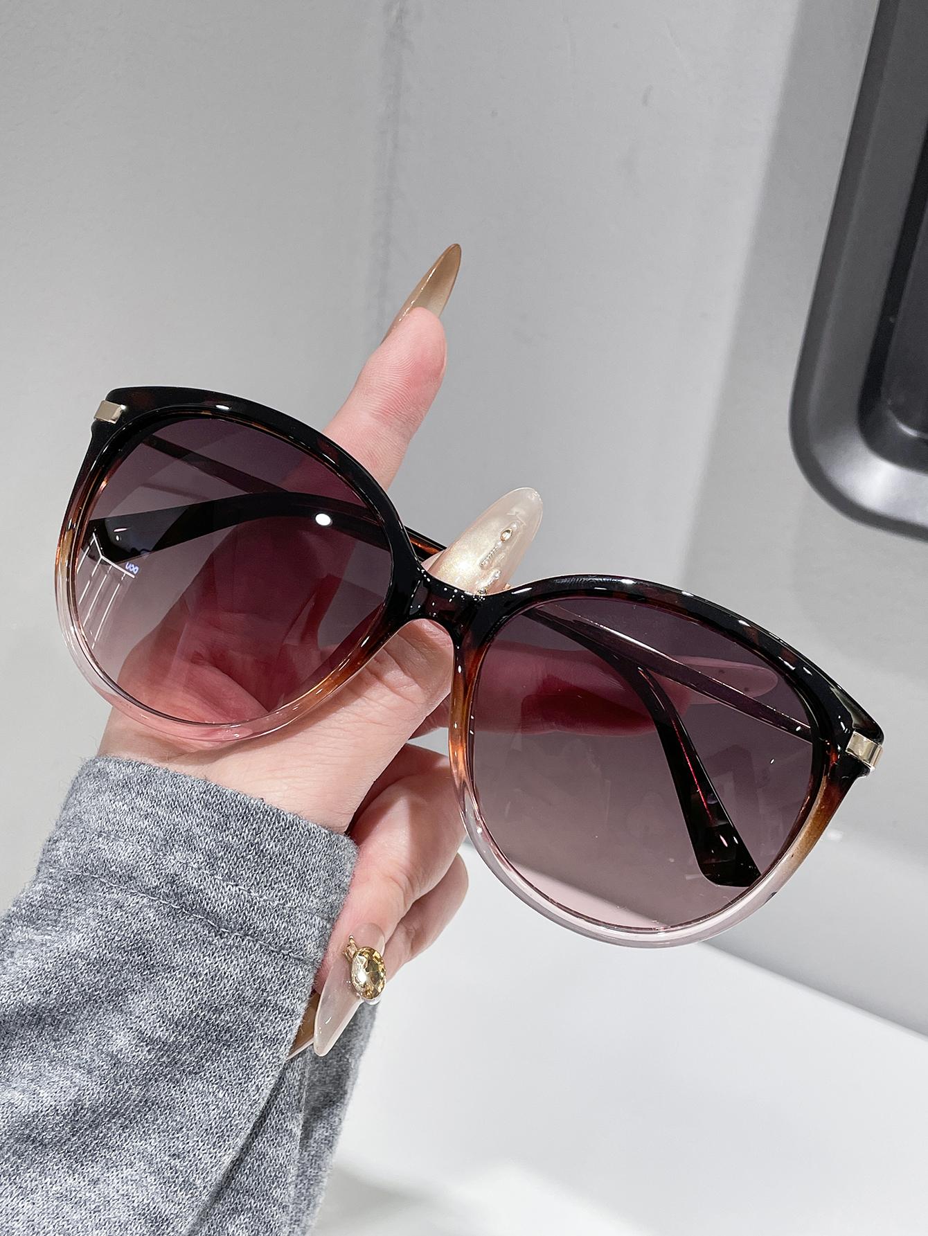 Unisex Retro European Large Cat Eye Frame Fashion Glasses Suitable for Daily Wear Street Photography And Driving
Unisex Retro European Large Cat Eye Frame Fashion Glasses Suitable for Daily Wear Street Photography And Driving