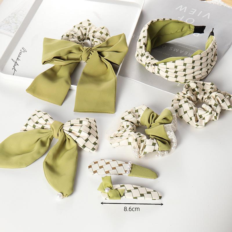 New Korean version hair accessories women s green versatile hairpin bow fabric plaid hair band olive green fashion headband
New Korean version hair accessories women s green versatile hairpin bow fabric plaid hair band olive green fashion headband
