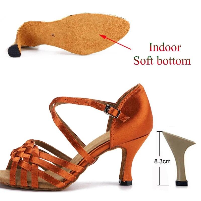 Летняя обувь для латинских танцев, женские сальса, танго, бальные вечерние туфли для девочек на высоком каблуке, разноцветные бронзовые атласные женские сандалии 39
Летняя обувь для латинских танцев, женские сальса, танго, бальные вечерние туфли для девочек на высоком каблуке, разноцветные бронзовые атласные женские сандалии 39
