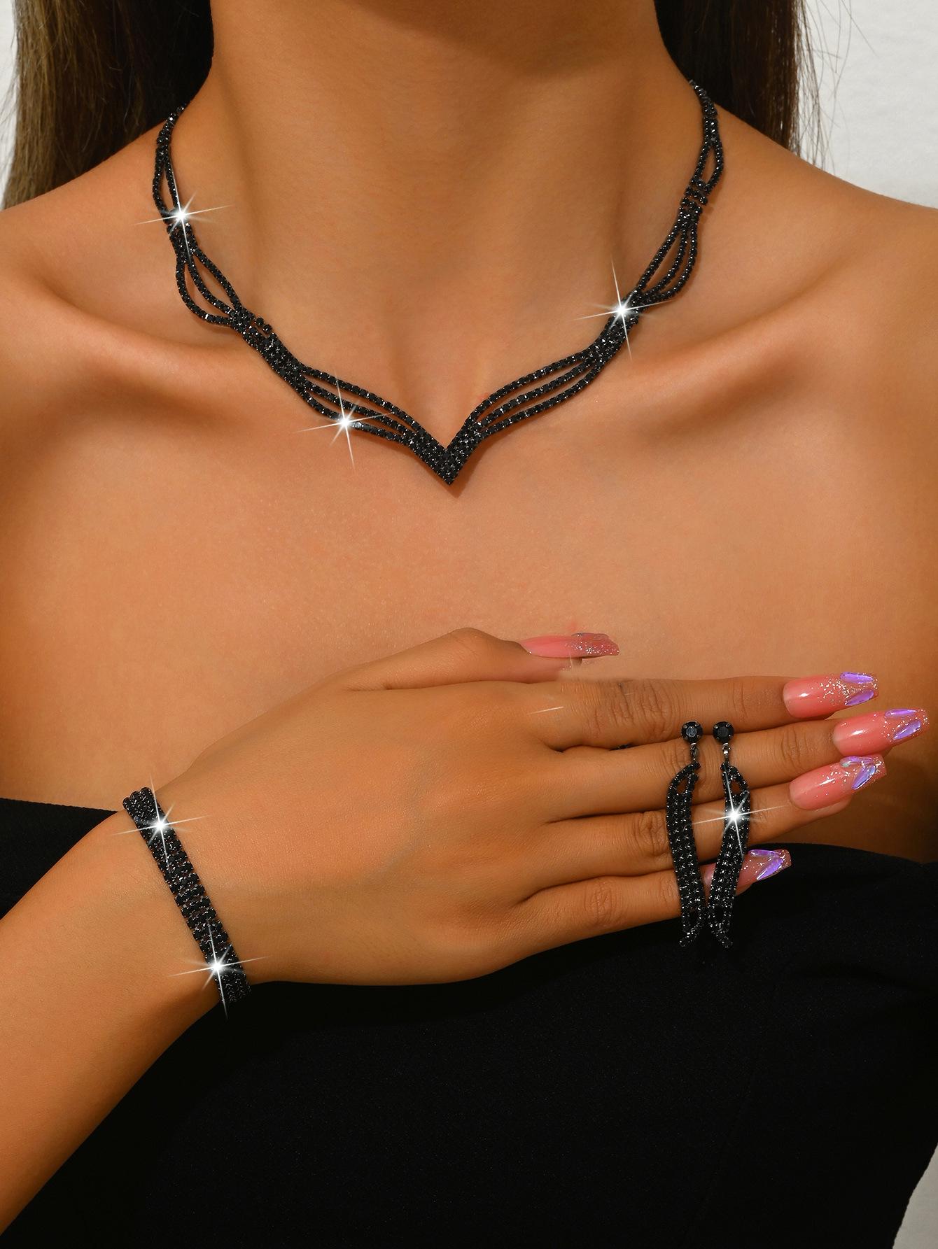 Свадебные украшения со стразами: Европейский и американский набор ожерелий из трех предметов
Свадебные украшения со стразами: Европейский и американский набор ожерелий из трех предметов