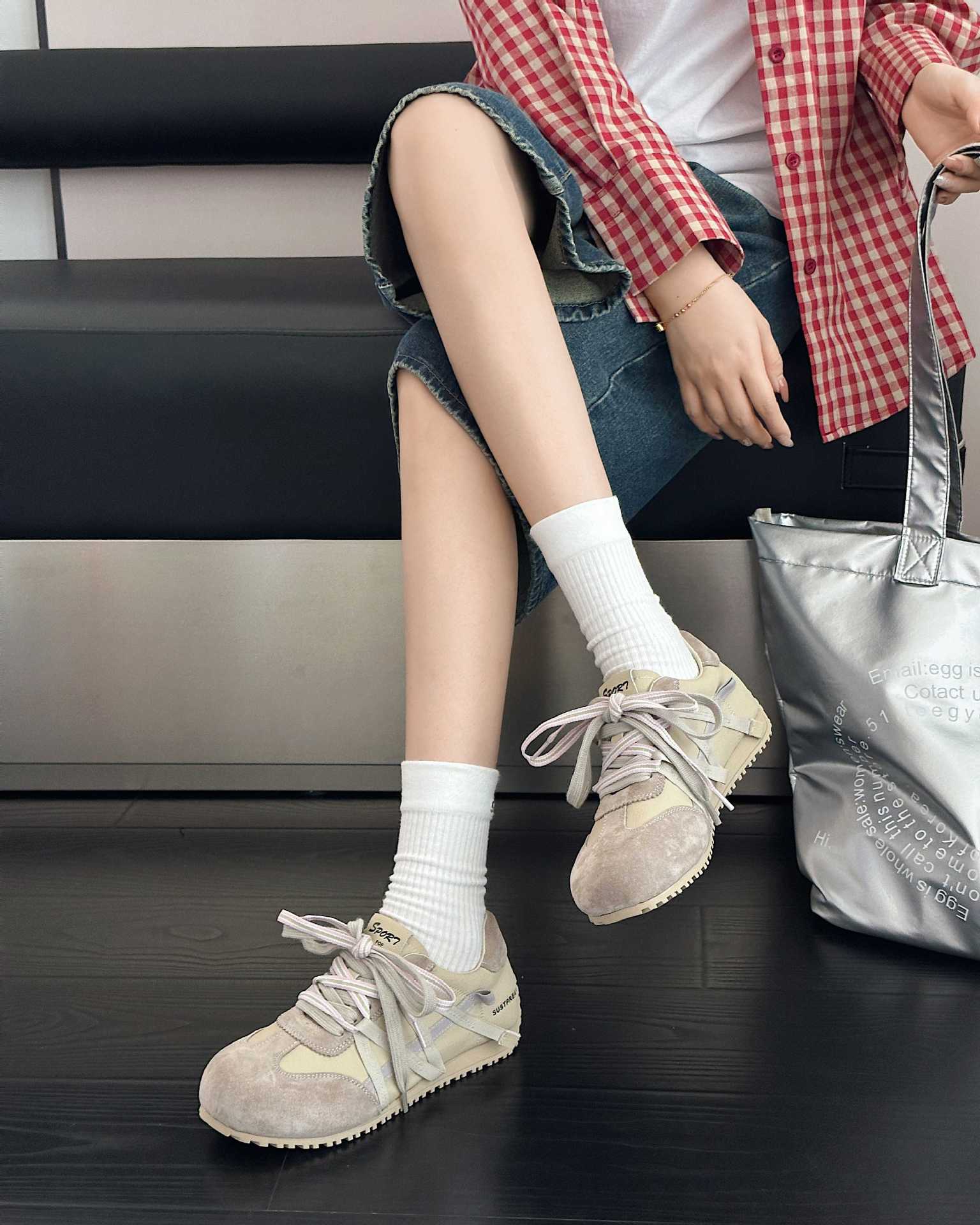 Autumn new leather retro platform casual sports women s shoes versatile waffle 35 серый
Autumn new leather retro platform casual sports women s shoes versatile waffle 35 серый