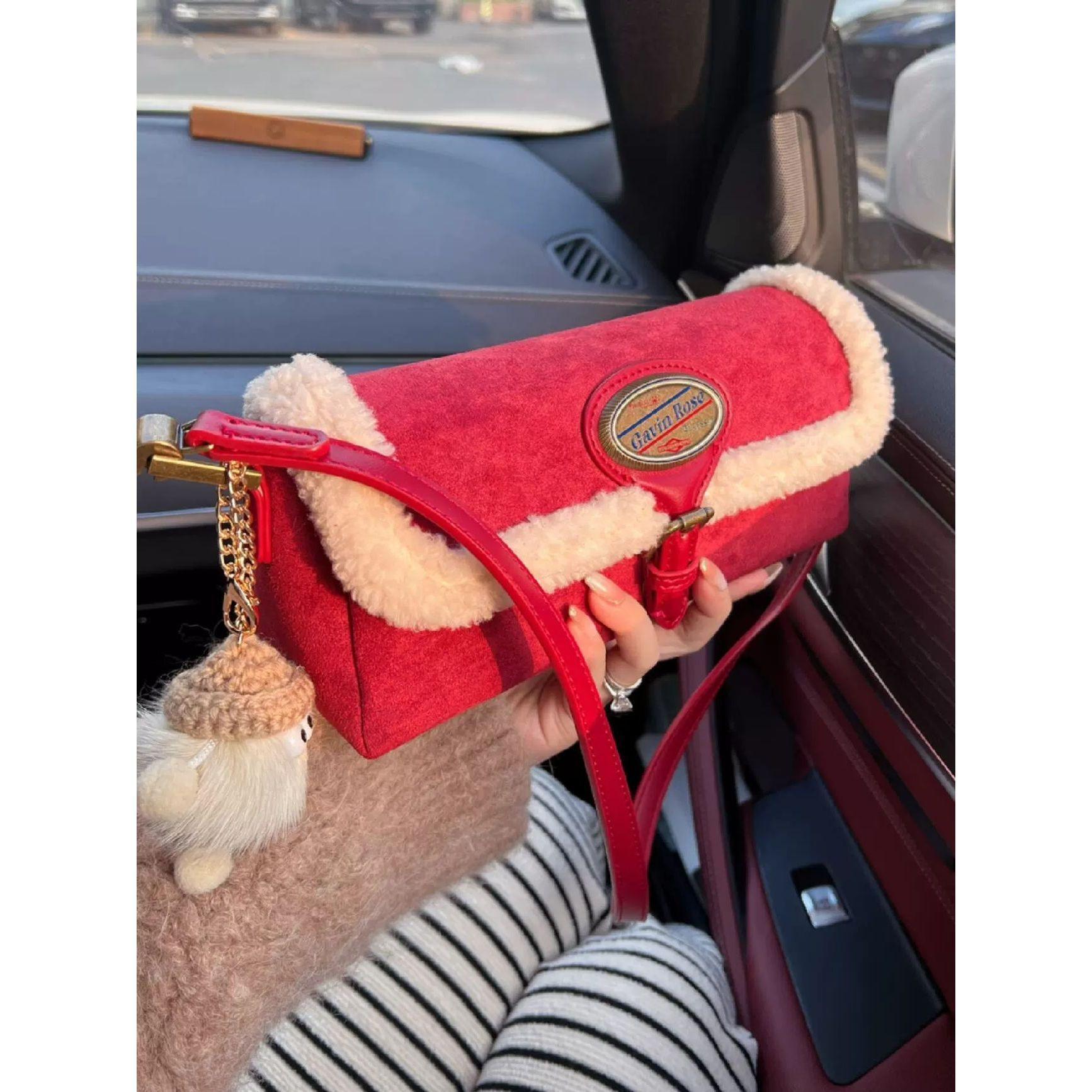 Retro Cute Red Plush Underarm Bag Women Lambswool Horizontal Shoulder Bag Ladies Harajuku Versatile Fashion Daily Crossbody Bag 21x12.5x4.5cm
Retro Cute Red Plush Underarm Bag Women Lambswool Horizontal Shoulder Bag Ladies Harajuku Versatile Fashion Daily Crossbody Bag 21x12.5x4.5cm