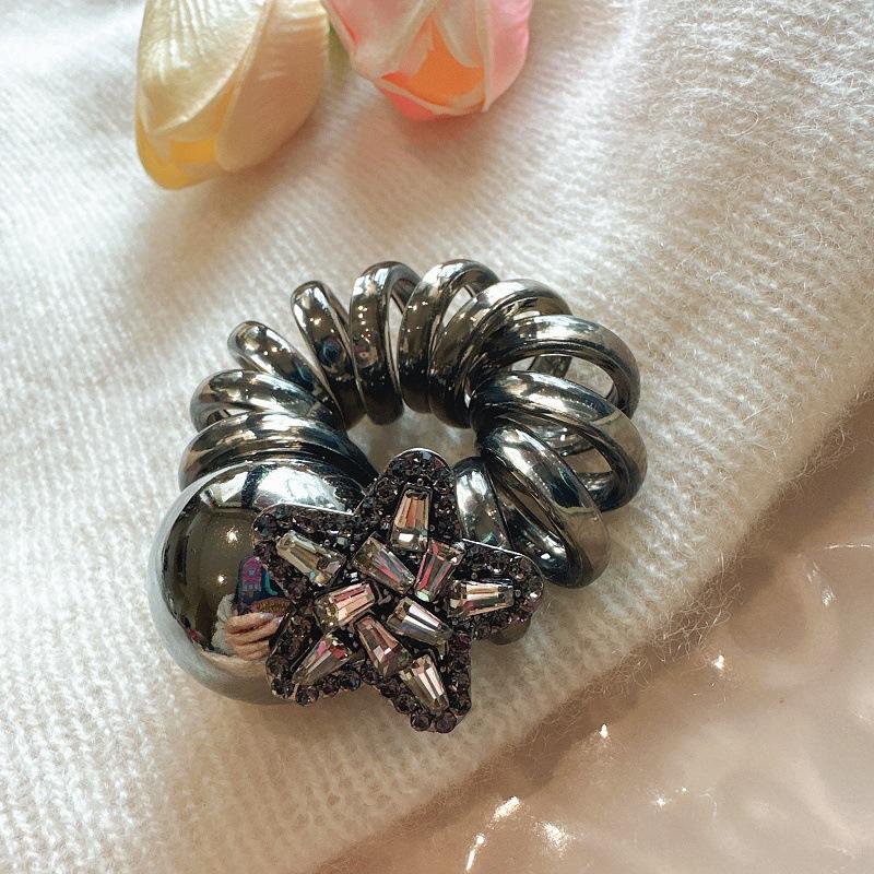 Модное и очаровательное кольцо для волос, новый головной убор, высококачественная высокоэластичная резинка для волос со стразами в форме звезды
Модное и очаровательное кольцо для волос, новый головной убор, высококачественная высокоэластичная резинка для волос со стразами в форме звезды