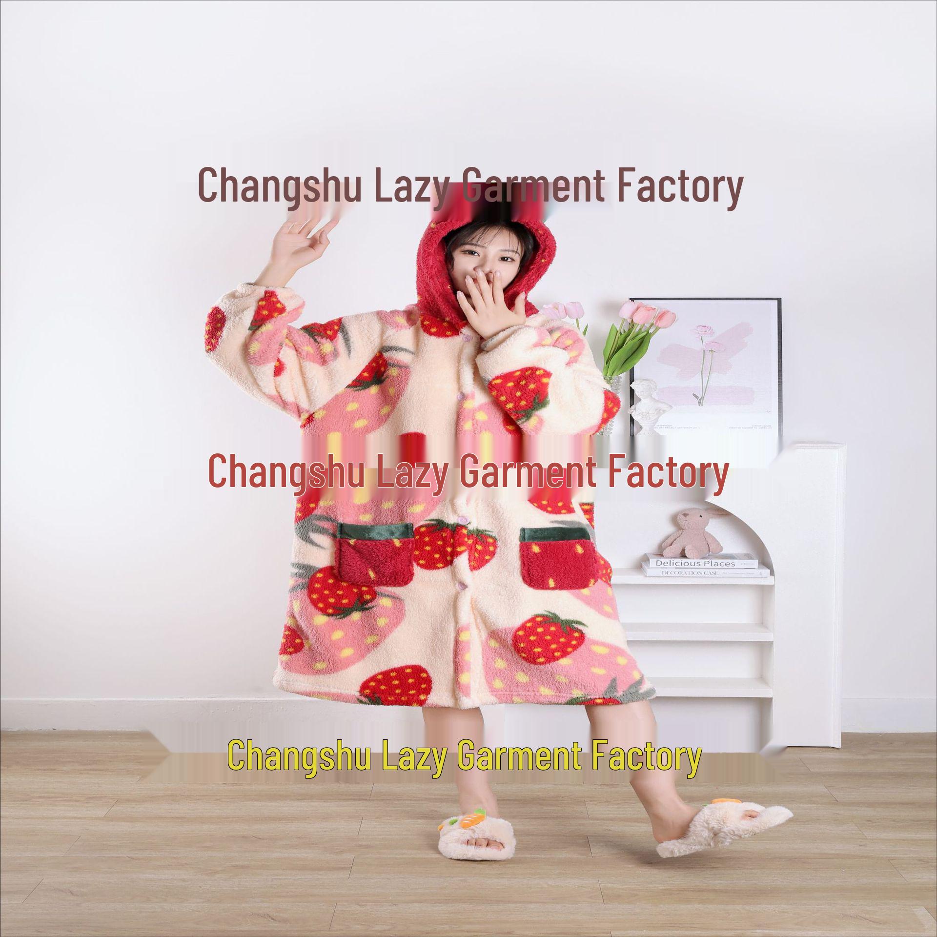 Комплект длинного халата из кораллового флиса с клубничным принтом - Утепленный, мягкий, милый домашний костюм S
Комплект длинного халата из кораллового флиса с клубничным принтом - Утепленный, мягкий, милый домашний костюм S